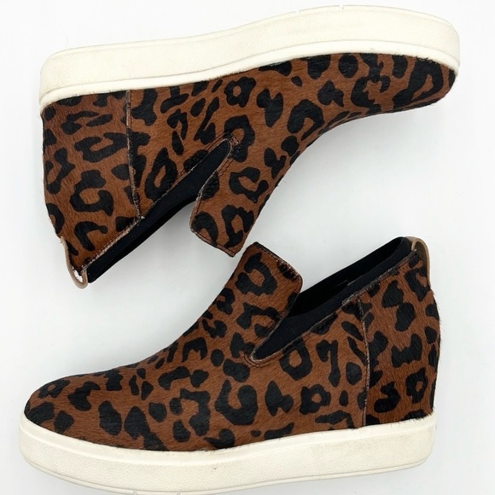 DR SCHOLL’S  WOMEN’S SCARLETTE  CALF HAIR WEDGE SNEAKER 6.5